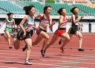 エコパで記録に挑む宮城県中学選抜選手(と地元静岡県の選手)