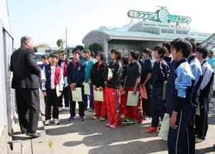 クラウンメロン支所でのメロン温室の見学も