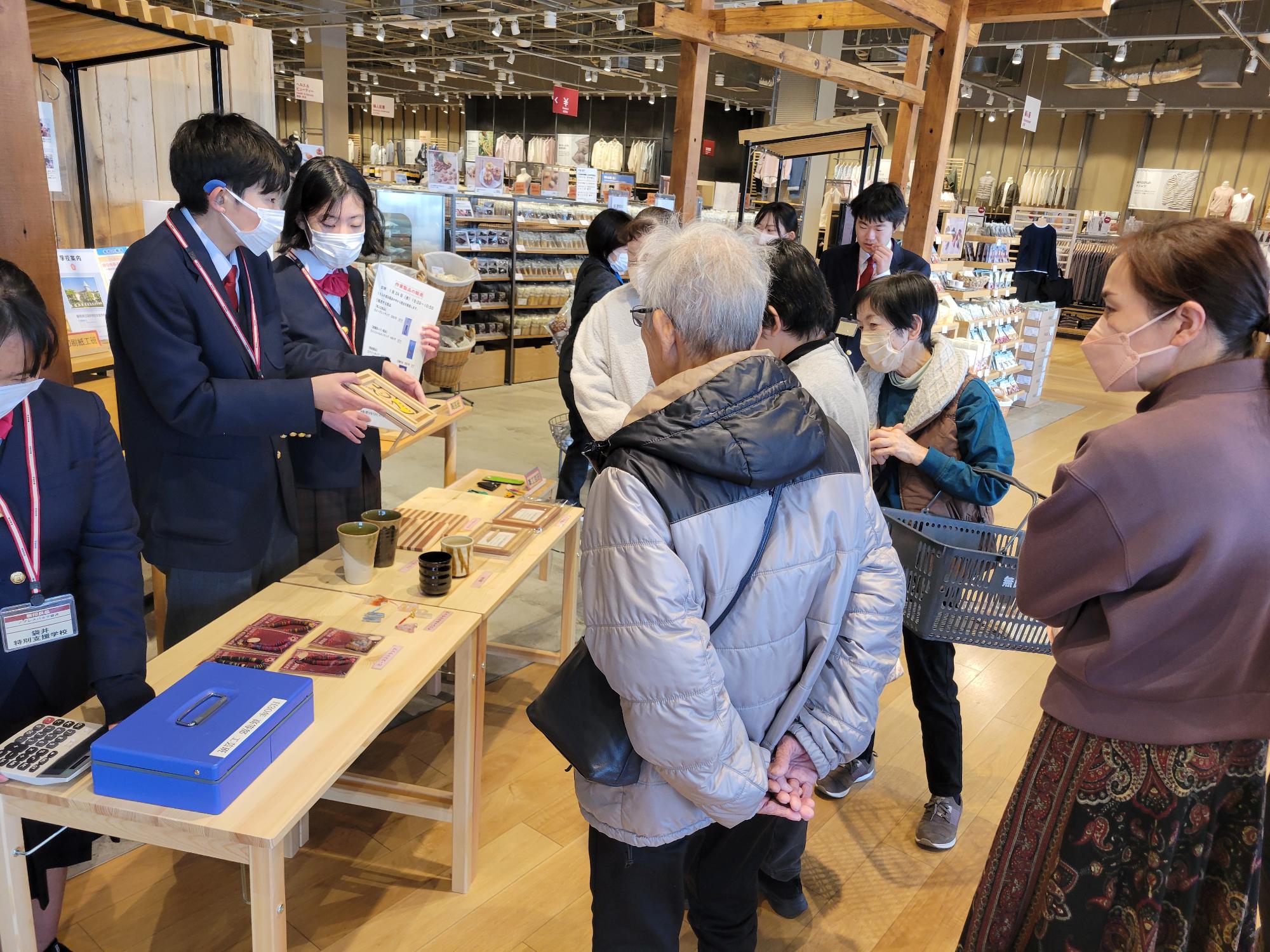 販売1
