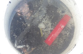 消火後に水に浸けた様子