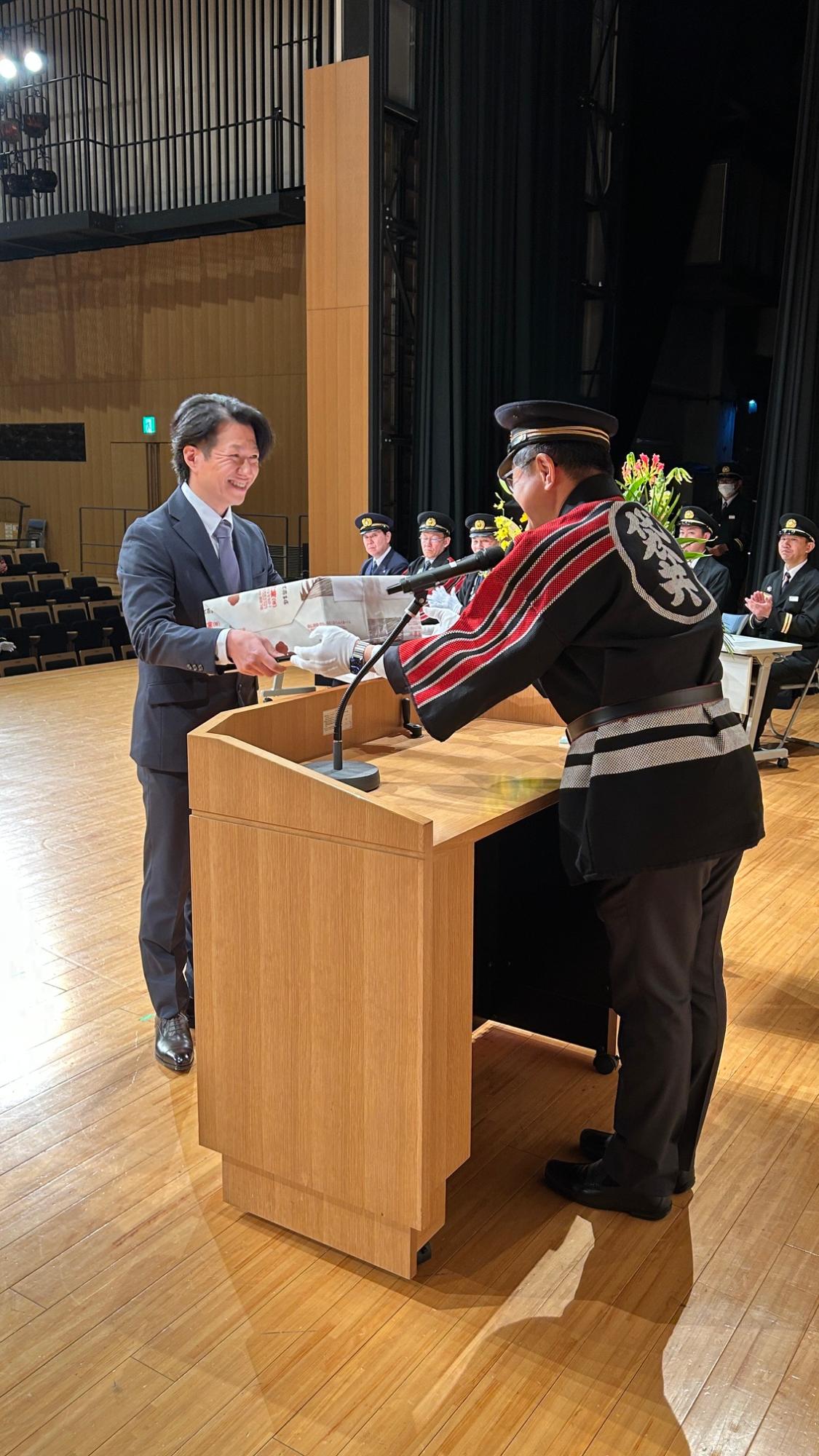 退団者感謝状受領