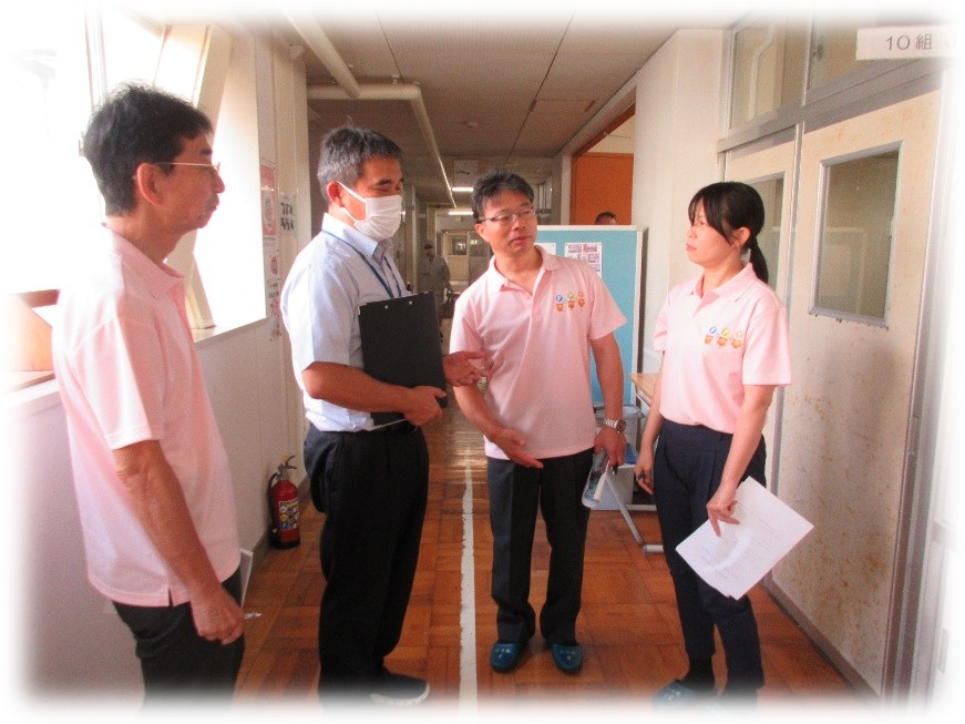 教育委員視察風景2
