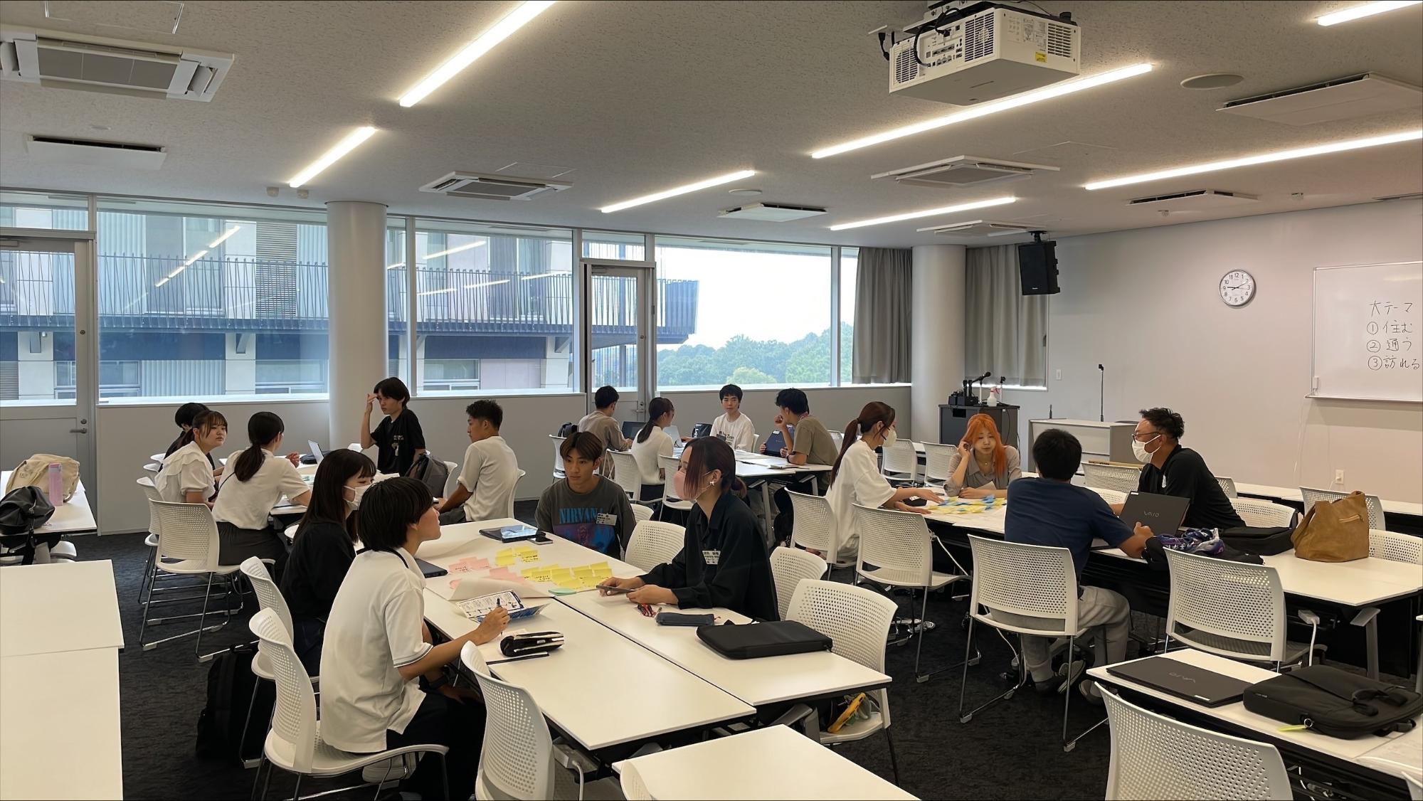 袋井市職員とのグループワークの様子