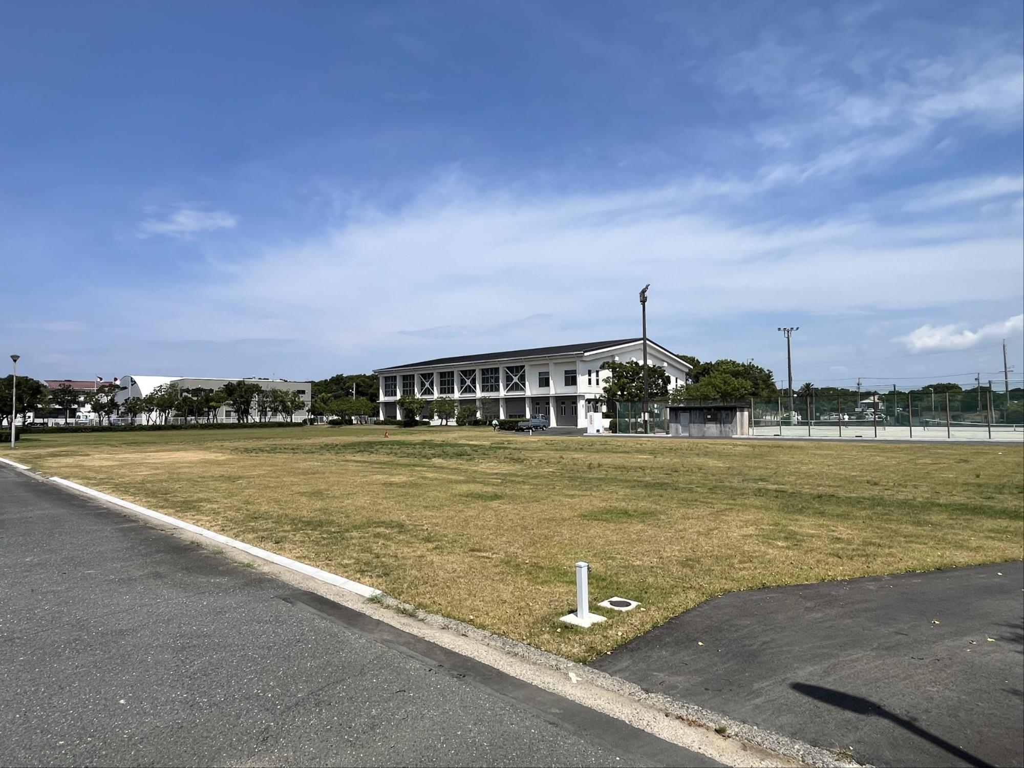 浅羽体育センター芝生広場