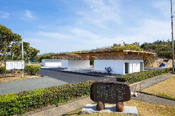 敷地内にトイレ、シャワー完備